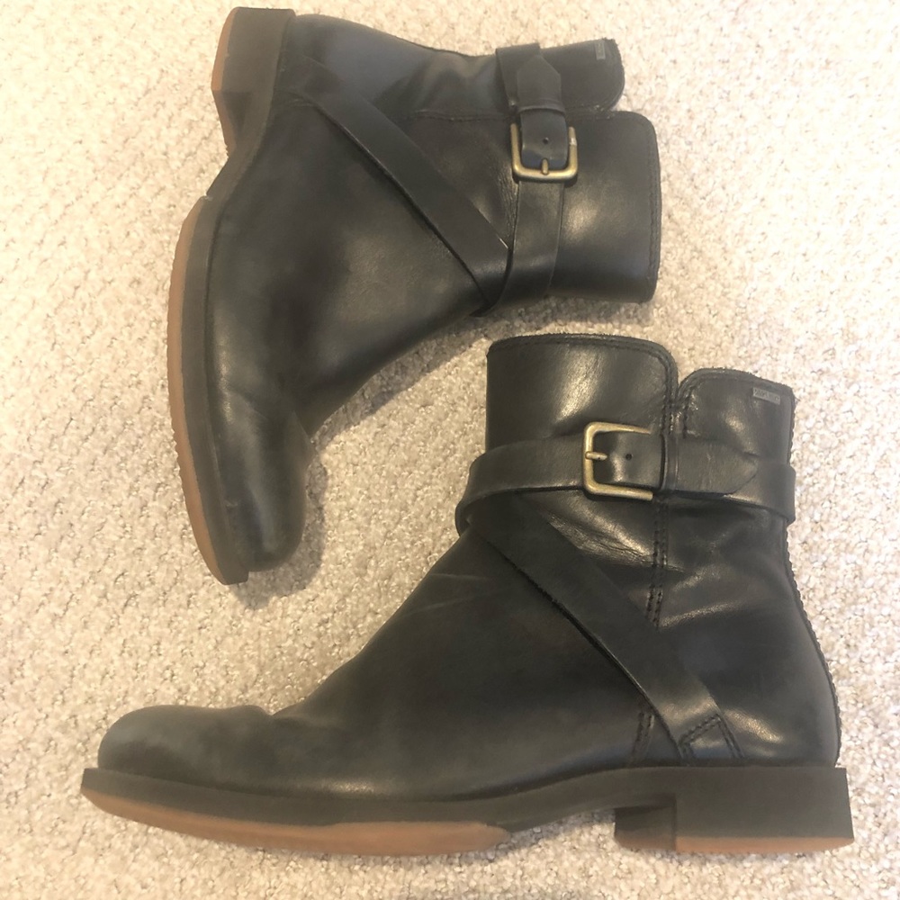 Ecco Gor-Tex© Black Side-Zipper Boots